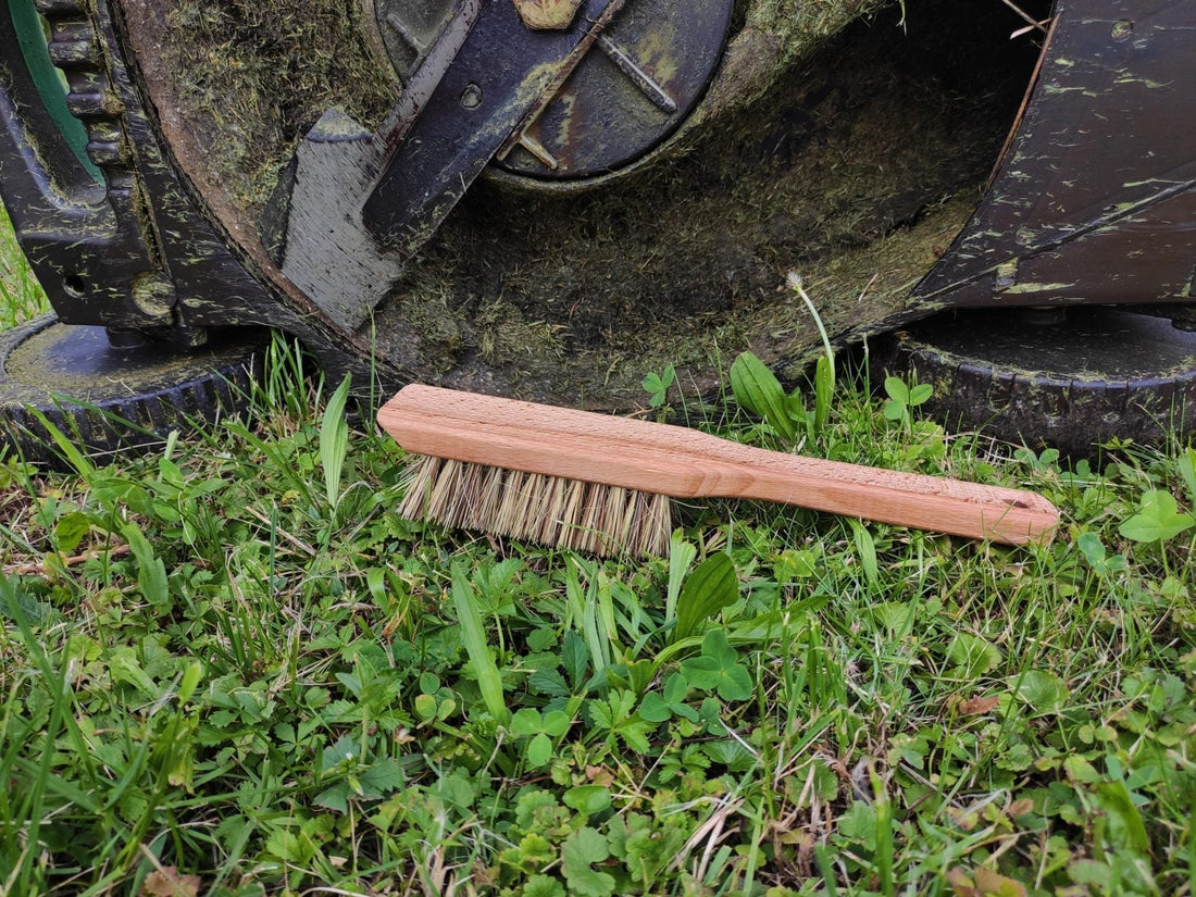 Gartenwerkzeuge und Maschinen reinigen
