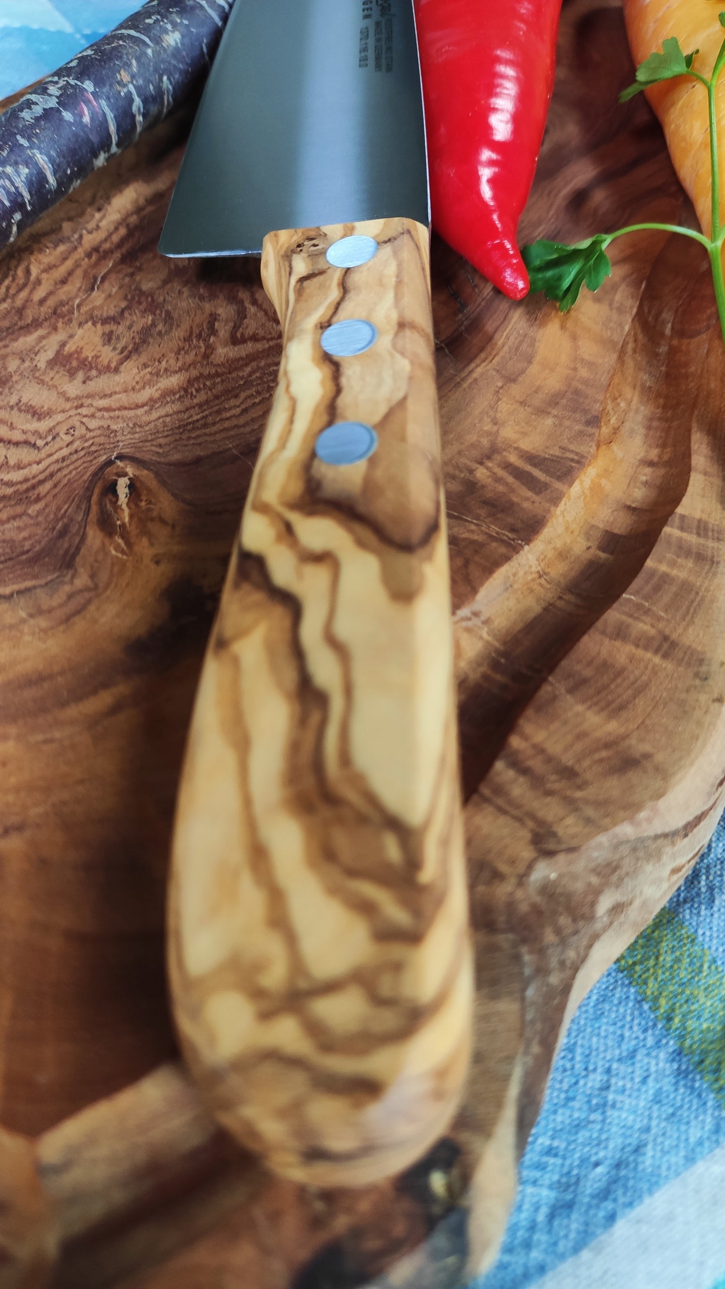 Kochmesser_18cm_mit_Olivenholzgriff3