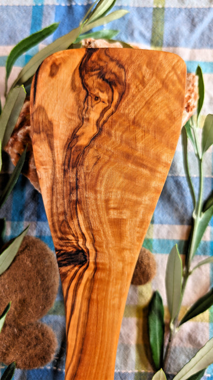 Pfannenwender_aus_Olivenholz_Detail