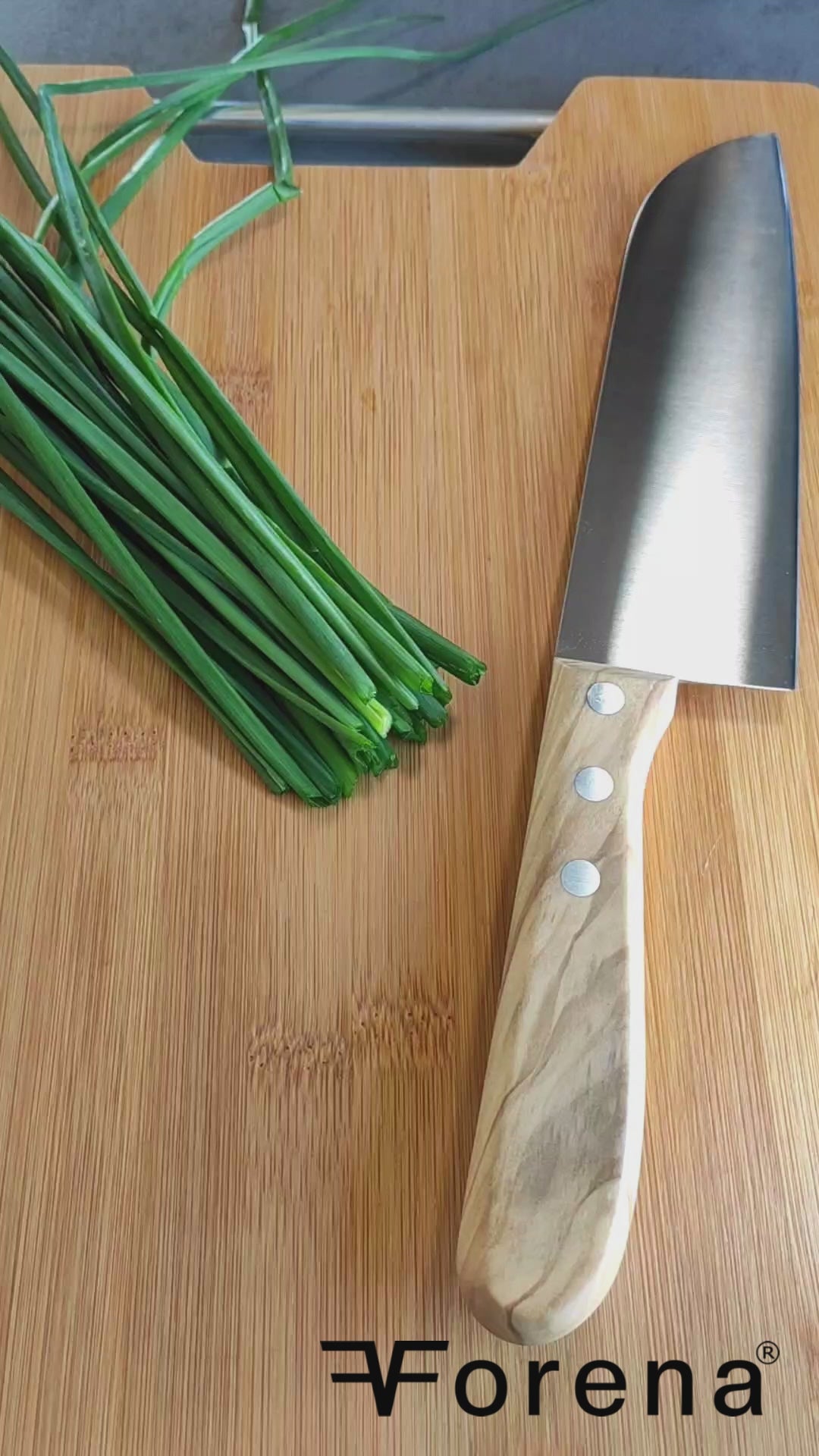 Santoku Messer im Einsatz mit Logo und Sound