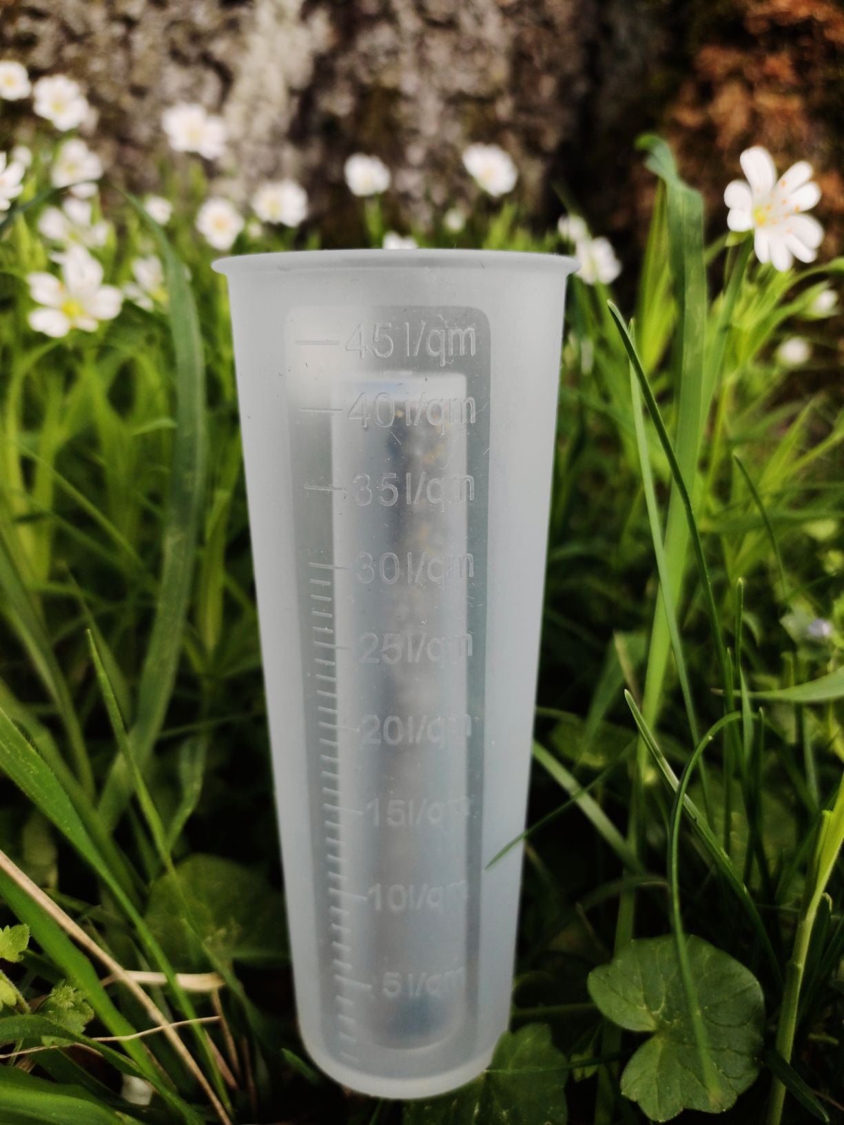 frostsicher, winterhart Regenmesser im Garten