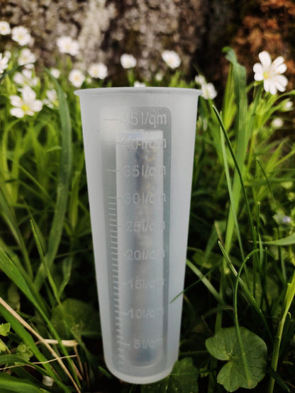 frostsicher, winterhart Regenmesser im Garten